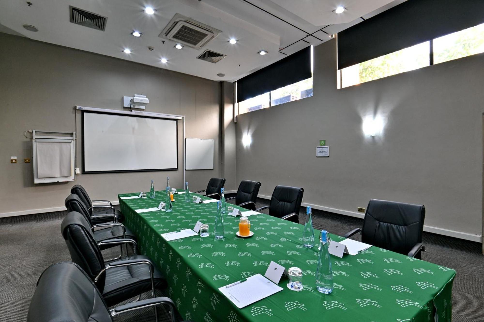 Holiday Inn - Harare By Ihg Экстерьер фото