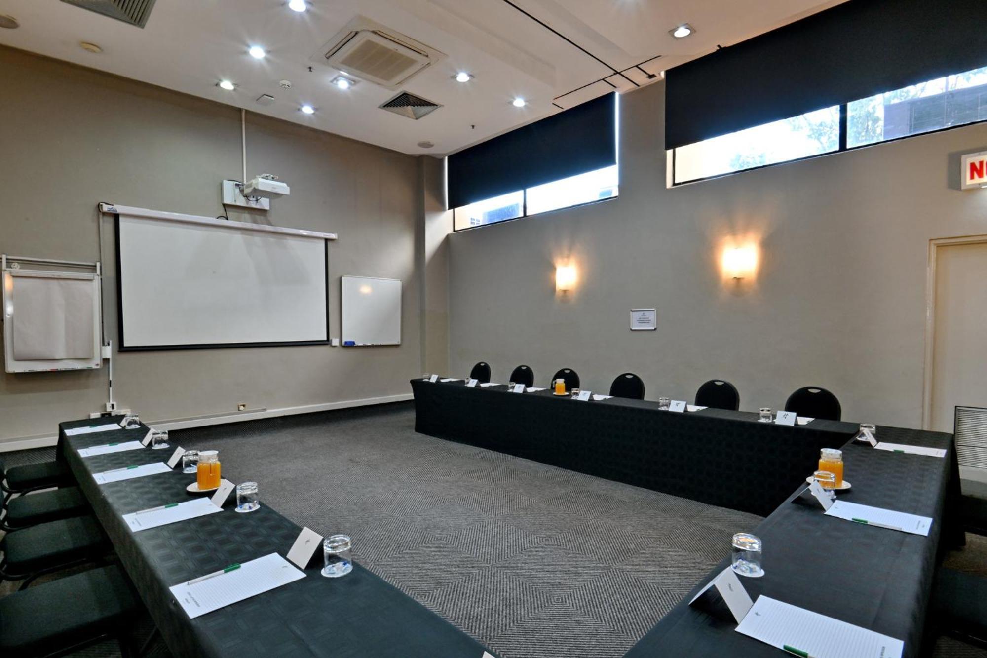 Holiday Inn - Harare By Ihg Экстерьер фото