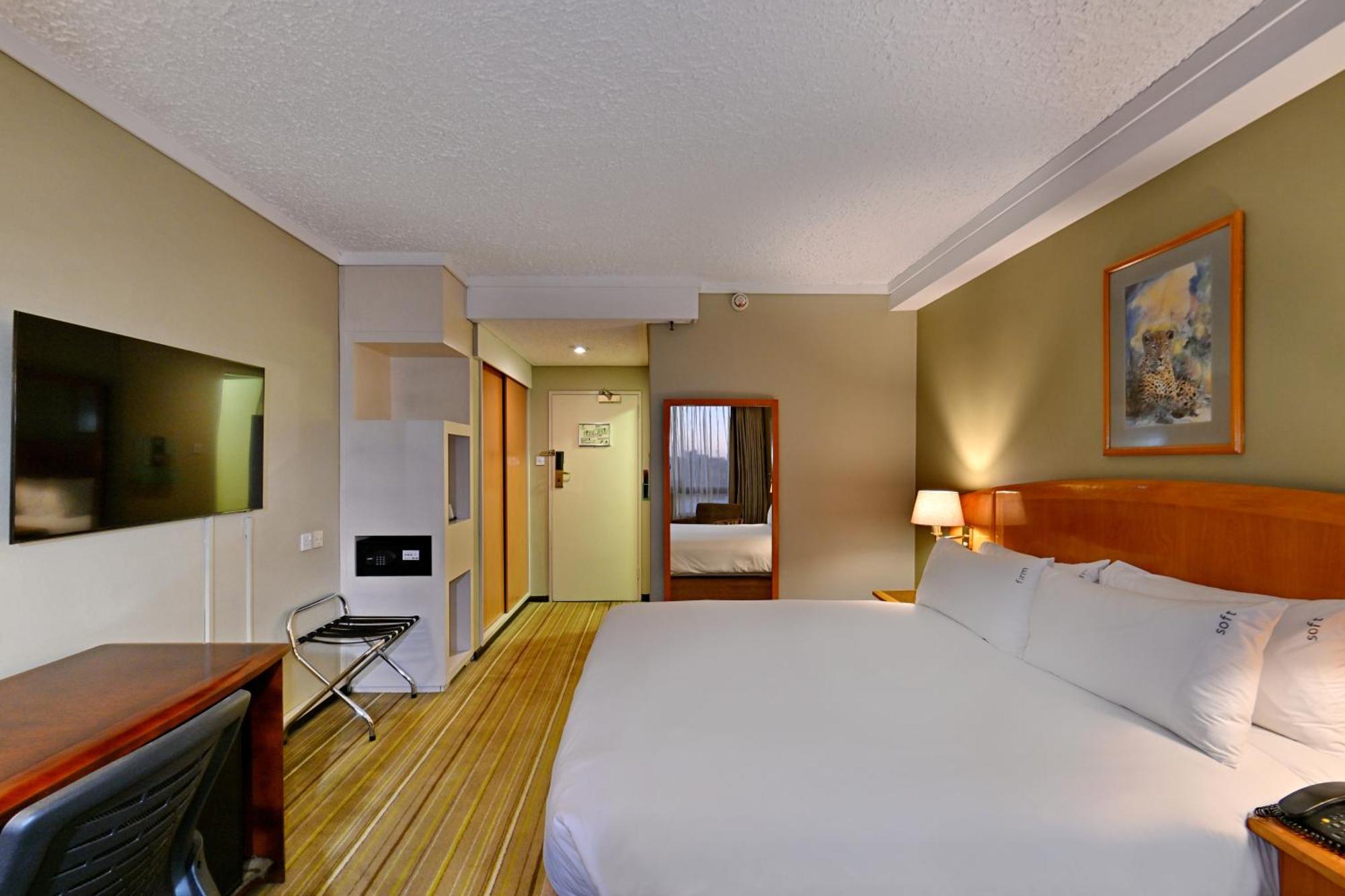 Holiday Inn - Harare By Ihg Экстерьер фото